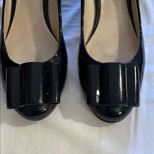 Nine West size 8 black patent leather wedges